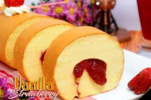 Oleh Oleh Khas Surabaya Roll Cake Vanilla Strawberry